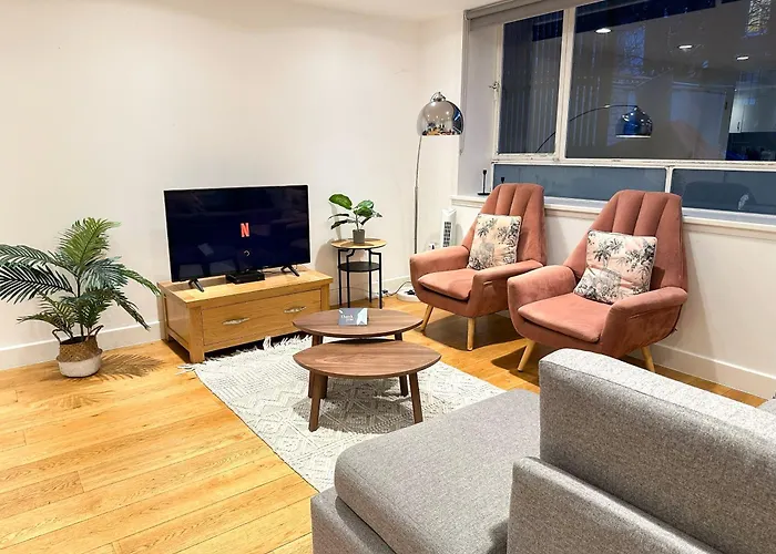 Chic 3 Bedroom Flat With Private Terrace In Holloway Near Finsbury Park