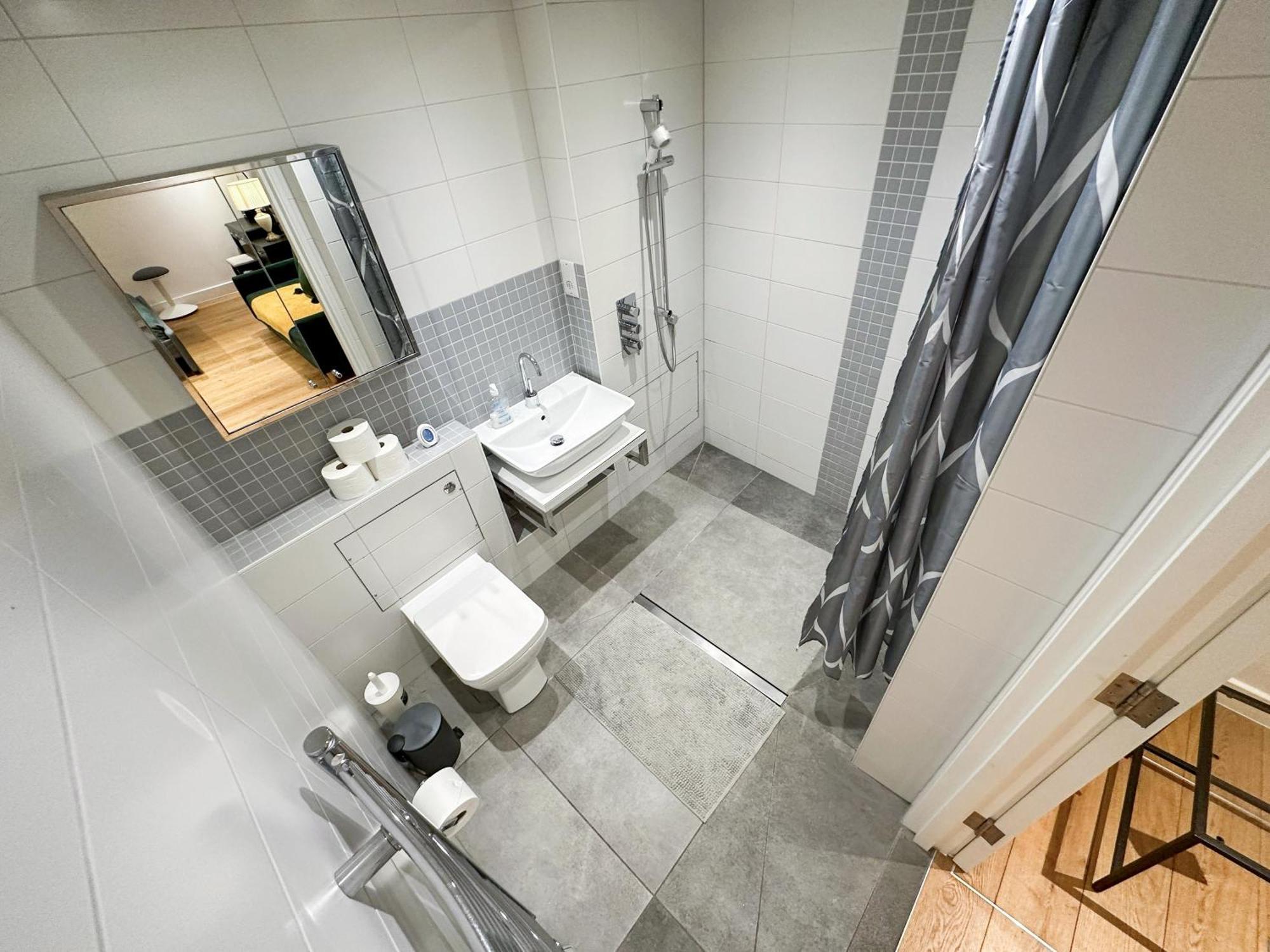 Chic 3 Bedroom Flat With Private Terrace In Holloway Near Finsbury Park *