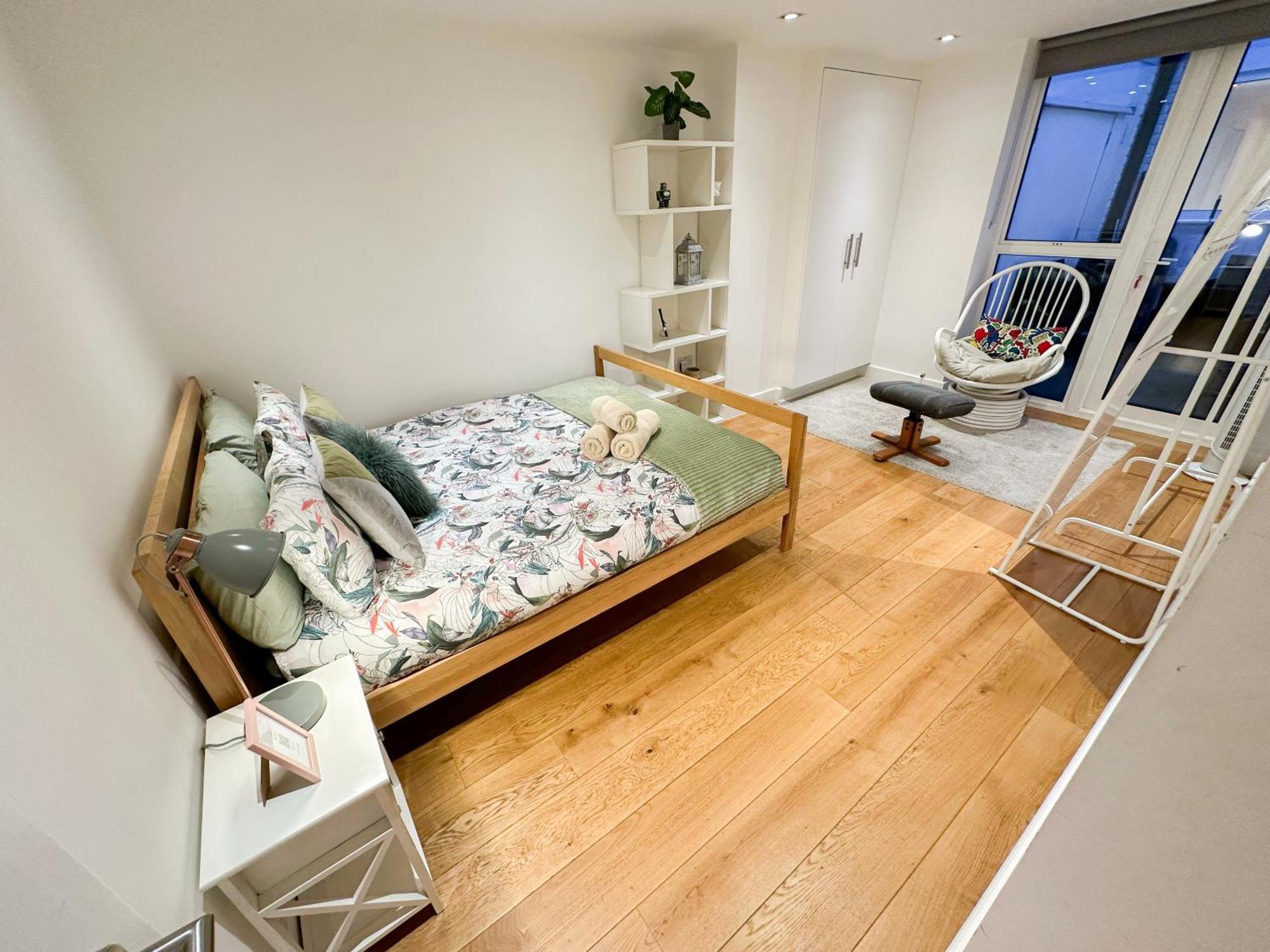 Chic 3 Bedroom Flat With Private Terrace In Holloway Near Finsbury Park Apartment