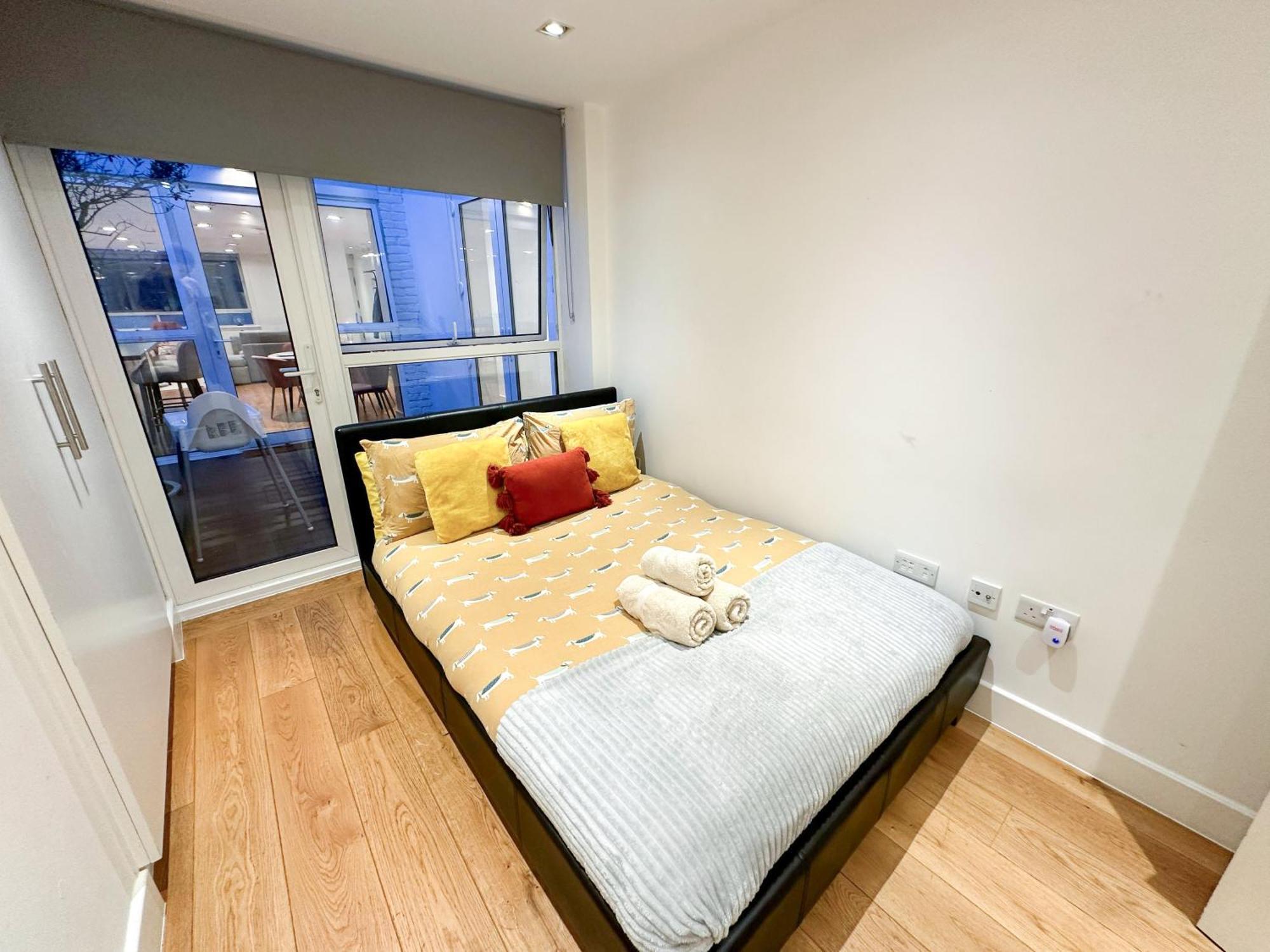 Chic 3 Bedroom Flat With Private Terrace In Holloway Near Finsbury Park London