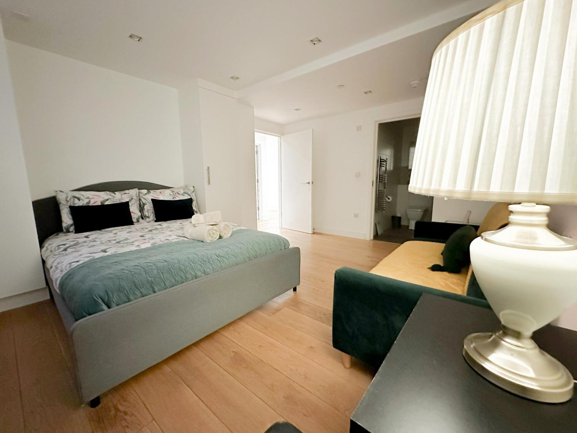 Chic 3 Bedroom Flat With Private Terrace In Holloway Near Finsbury Park * London