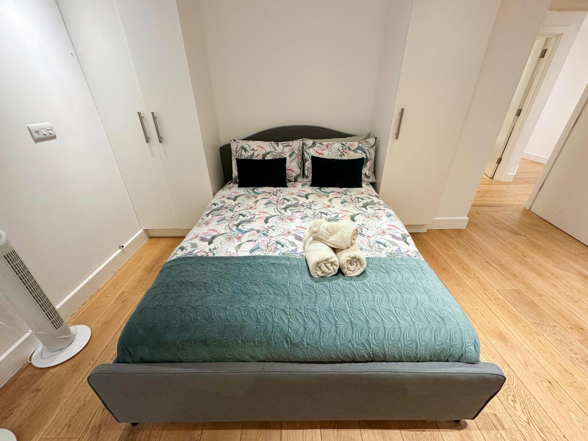 Chic 3 Bedroom Flat With Private Terrace In Holloway Near Finsbury Park Apartment