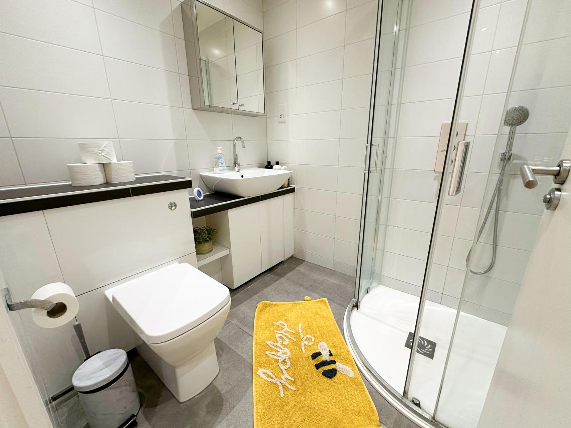 Chic 3 Bedroom Flat With Private Terrace In Holloway Near Finsbury Park *
