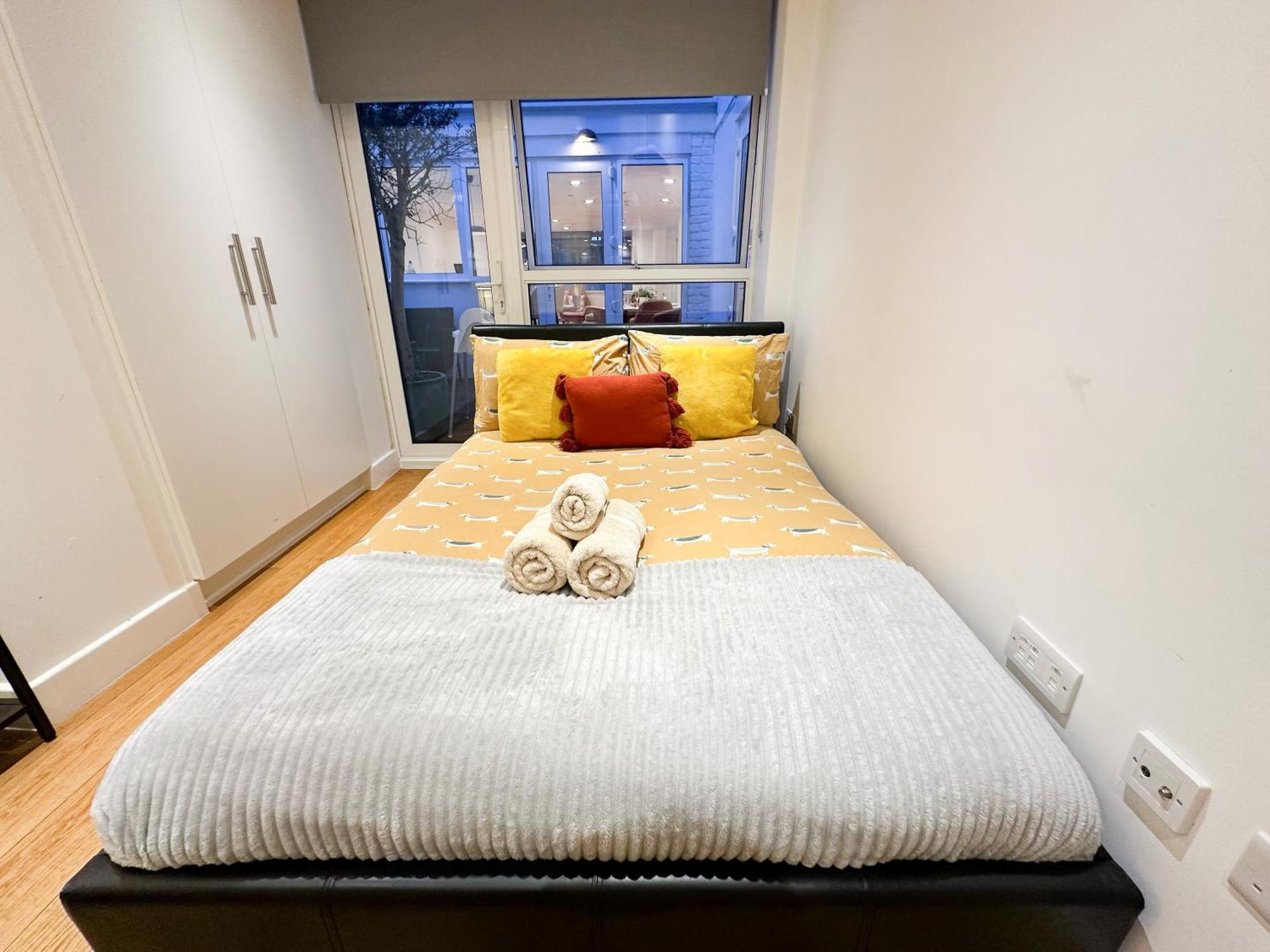 Chic 3 Bedroom Flat With Private Terrace In Holloway Near Finsbury Park London