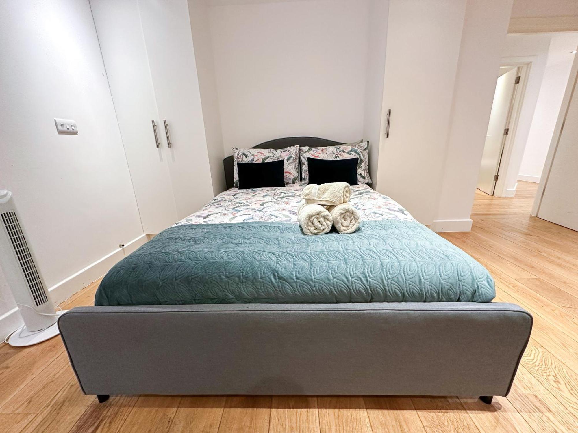Chic 3 Bedroom Flat With Private Terrace In Holloway Near Finsbury Park Apartment