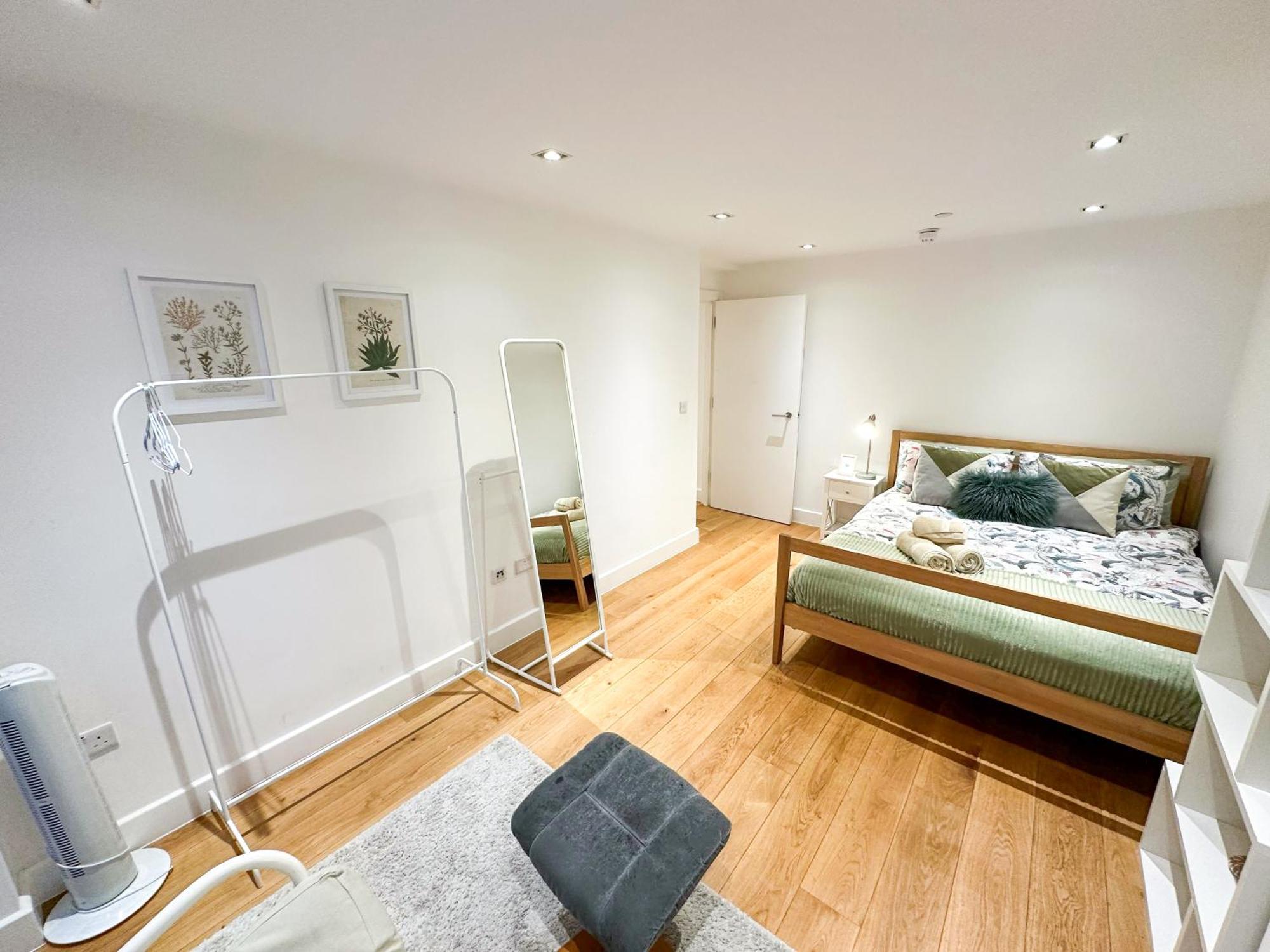 Chic 3 Bedroom Flat With Private Terrace In Holloway Near Finsbury Park Apartment *