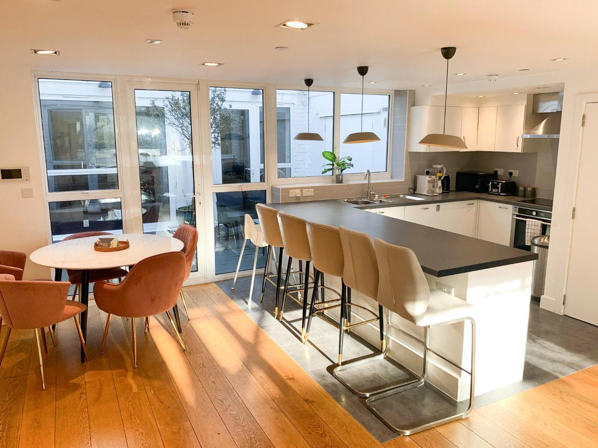 Chic 3 Bedroom Flat With Private Terrace In Holloway Near Finsbury Park Apartment London