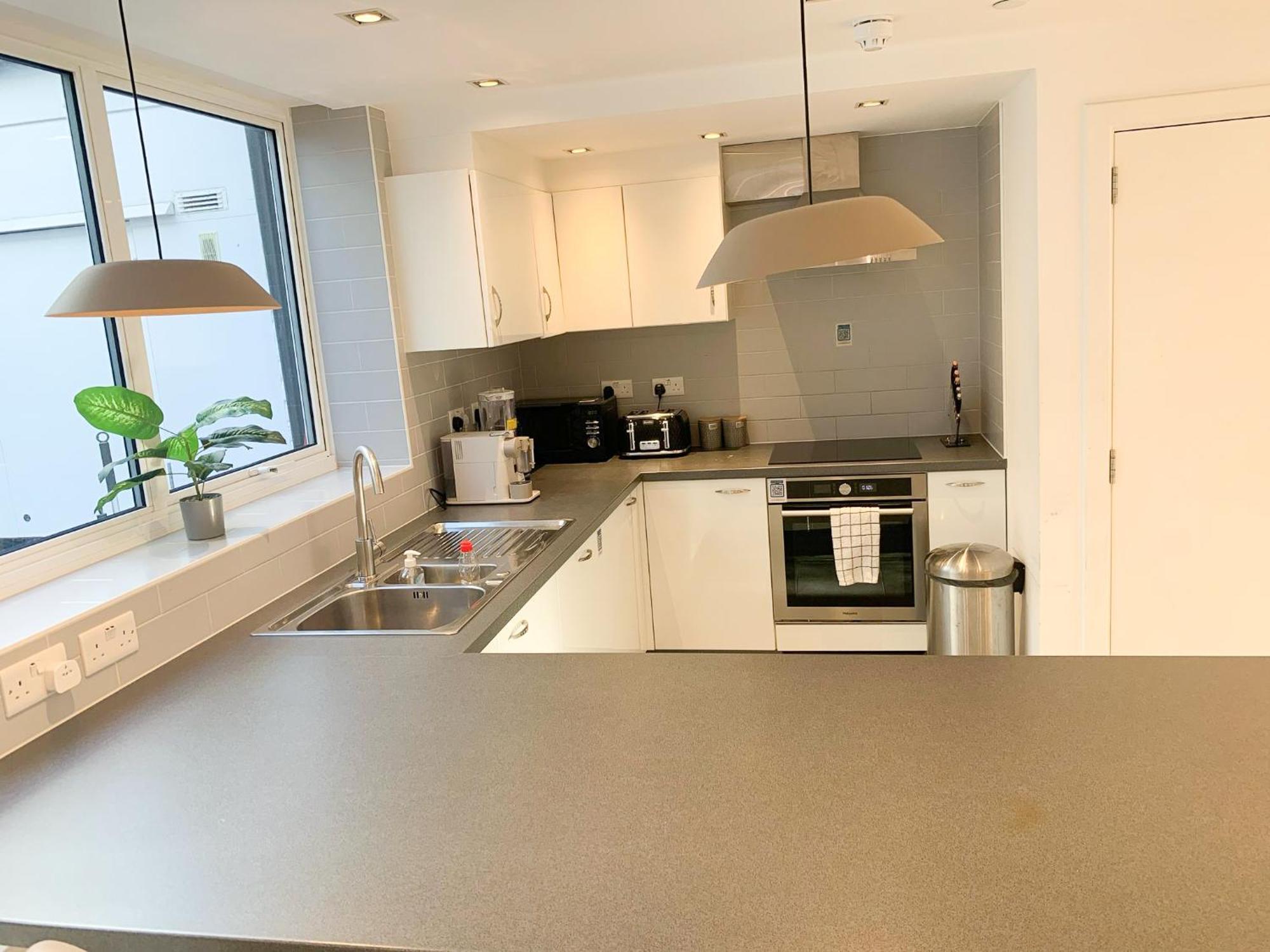 Chic 3 Bedroom Flat With Private Terrace In Holloway Near Finsbury Park *
