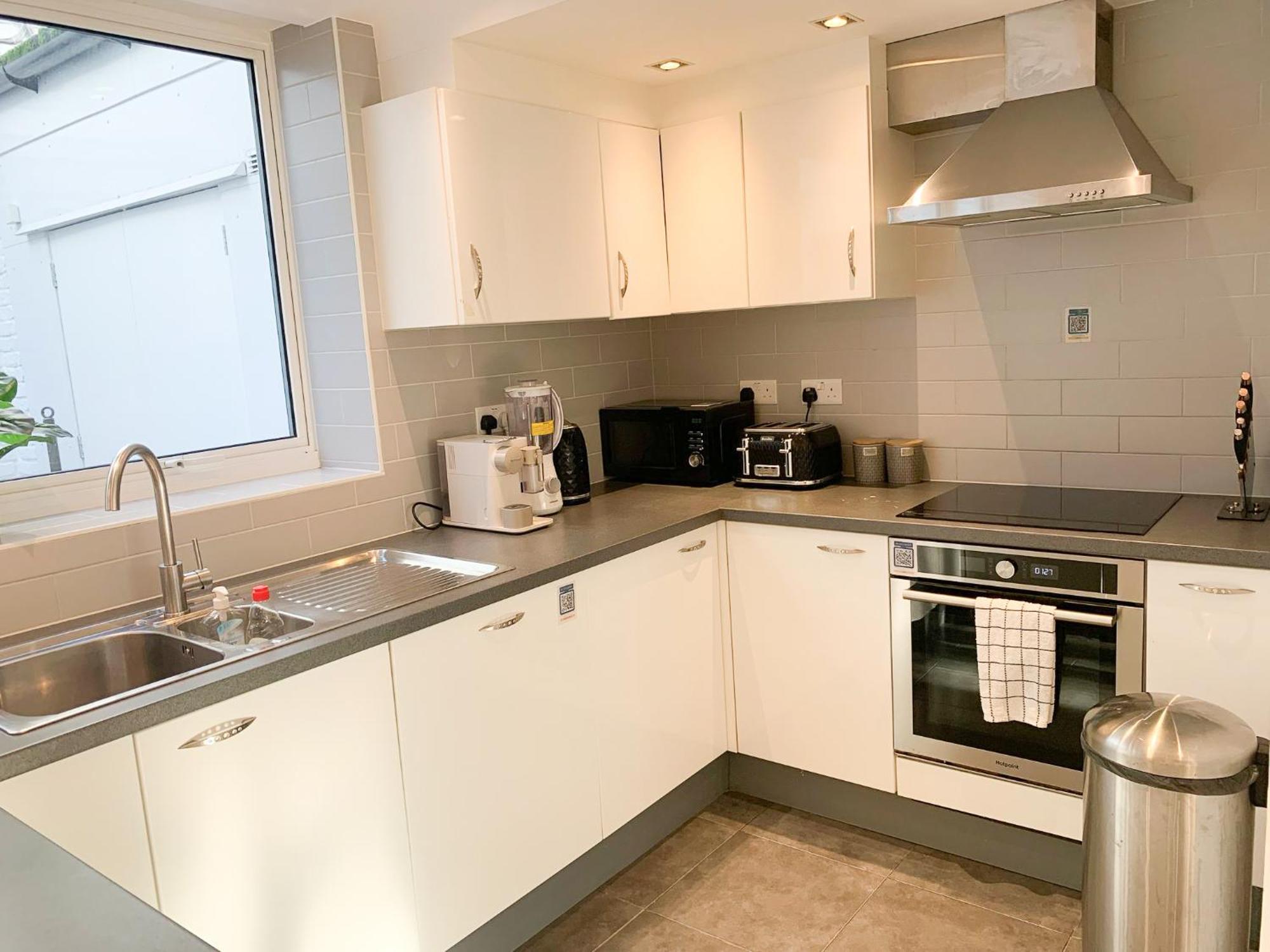 Chic 3 Bedroom Flat With Private Terrace In Holloway Near Finsbury Park