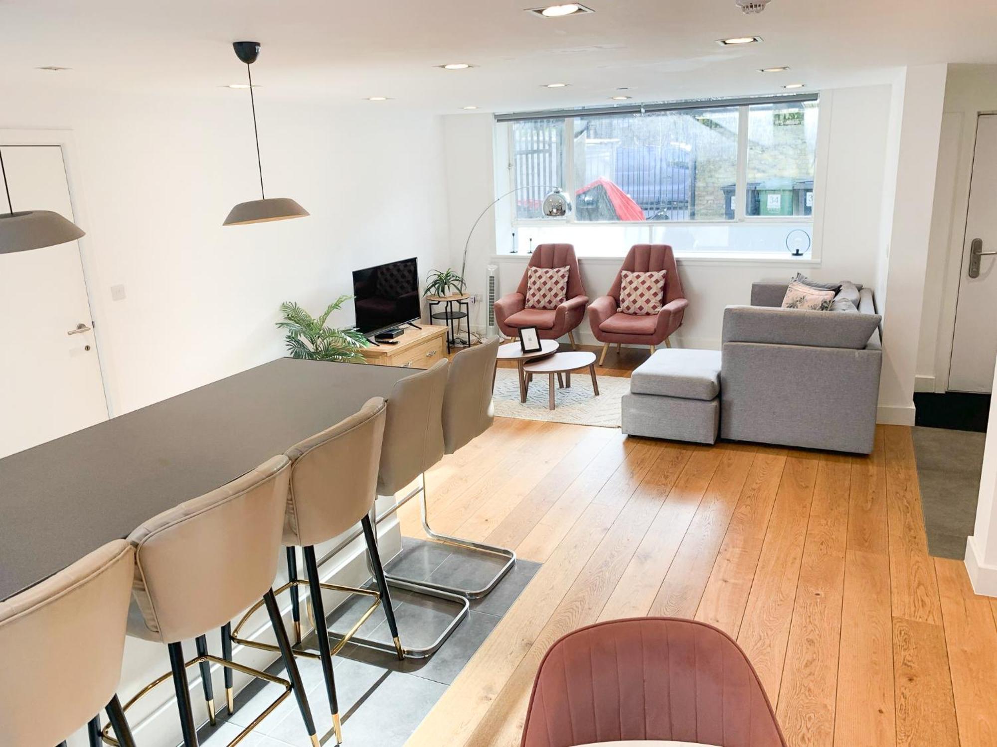 Chic 3 Bedroom Flat With Private Terrace In Holloway Near Finsbury Park Apartment
