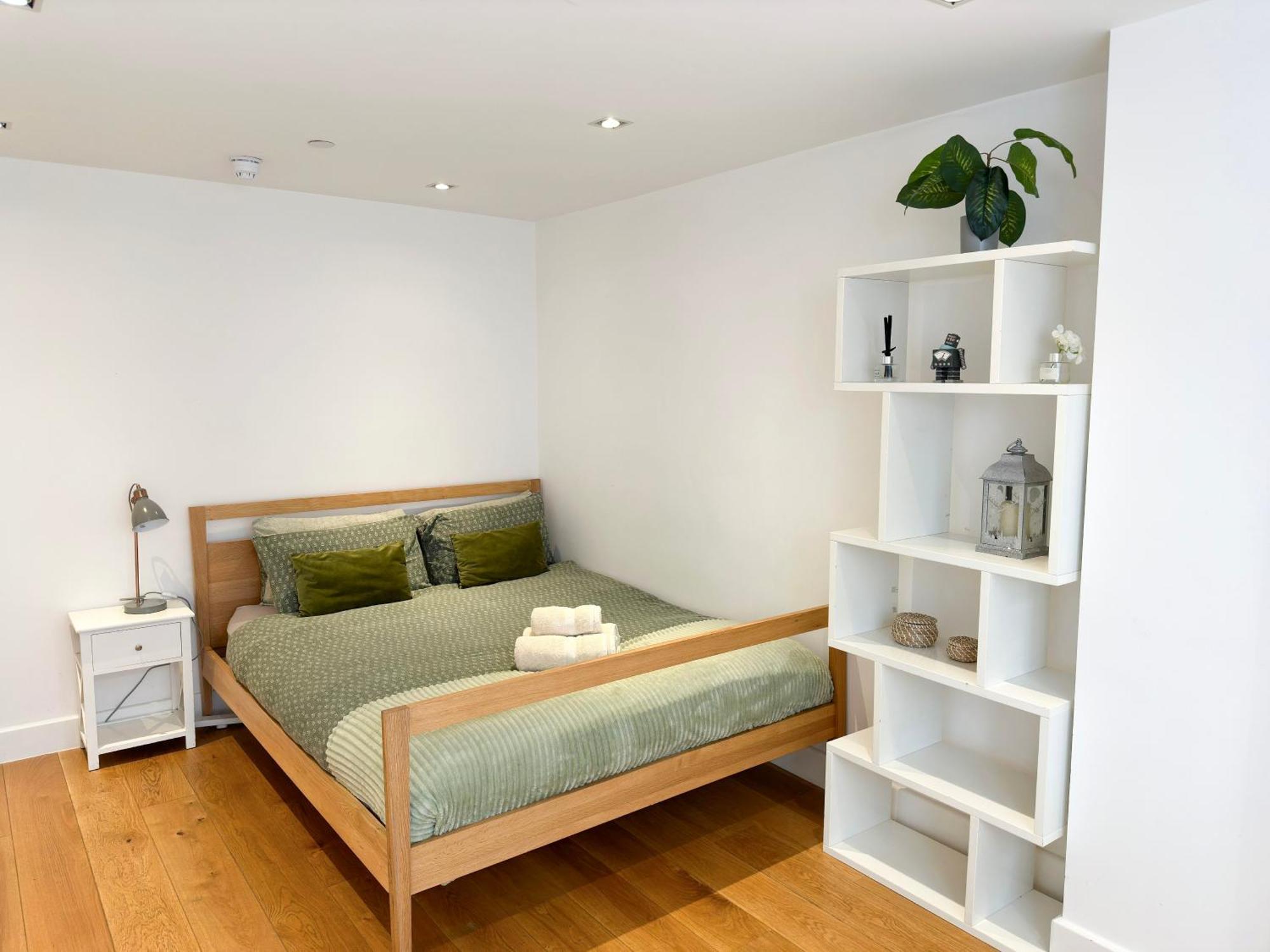 Chic 3 Bedroom Flat With Private Terrace In Holloway Near Finsbury Park Apartment London