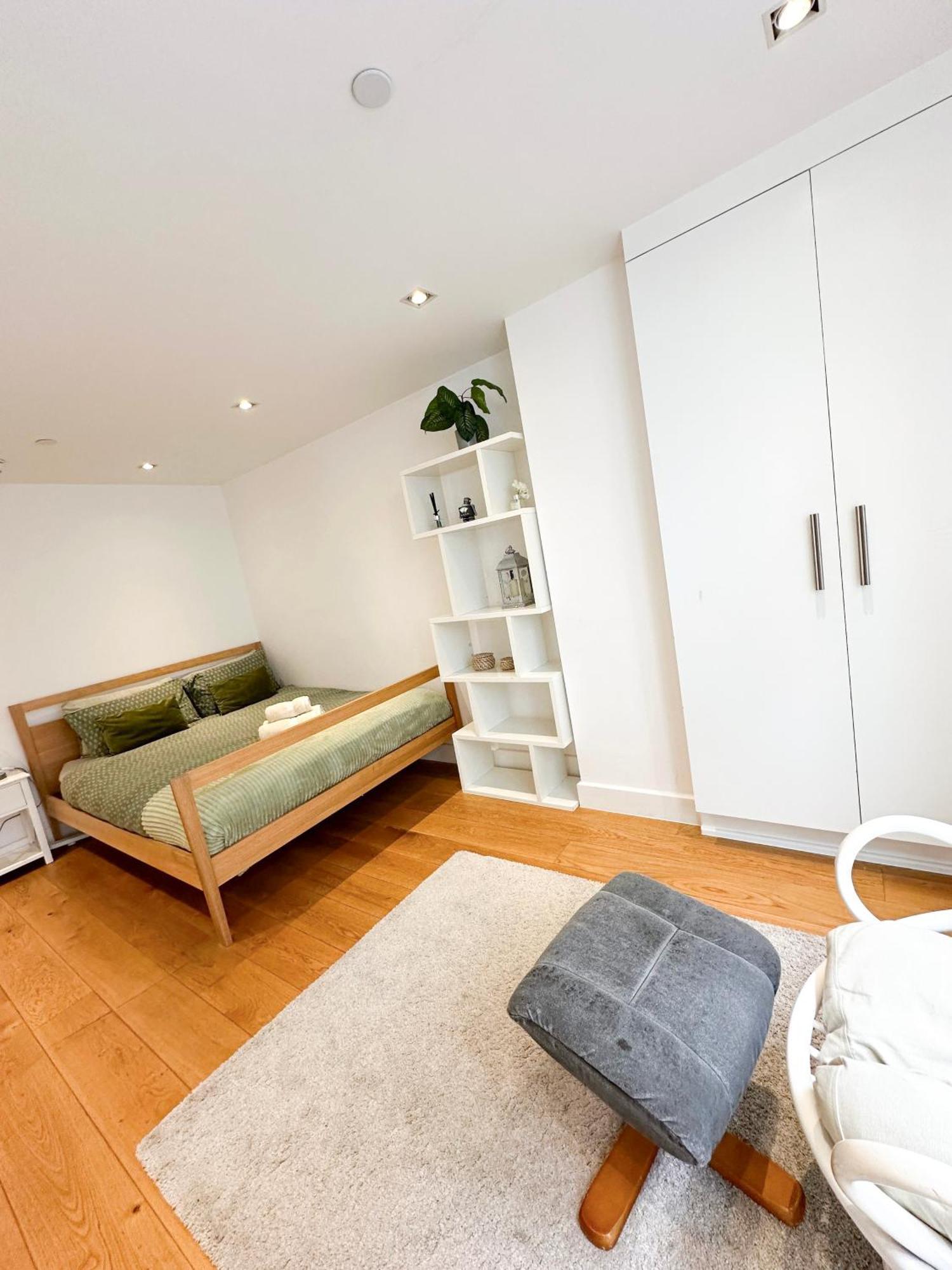 Chic 3 Bedroom Flat With Private Terrace In Holloway Near Finsbury Park *
