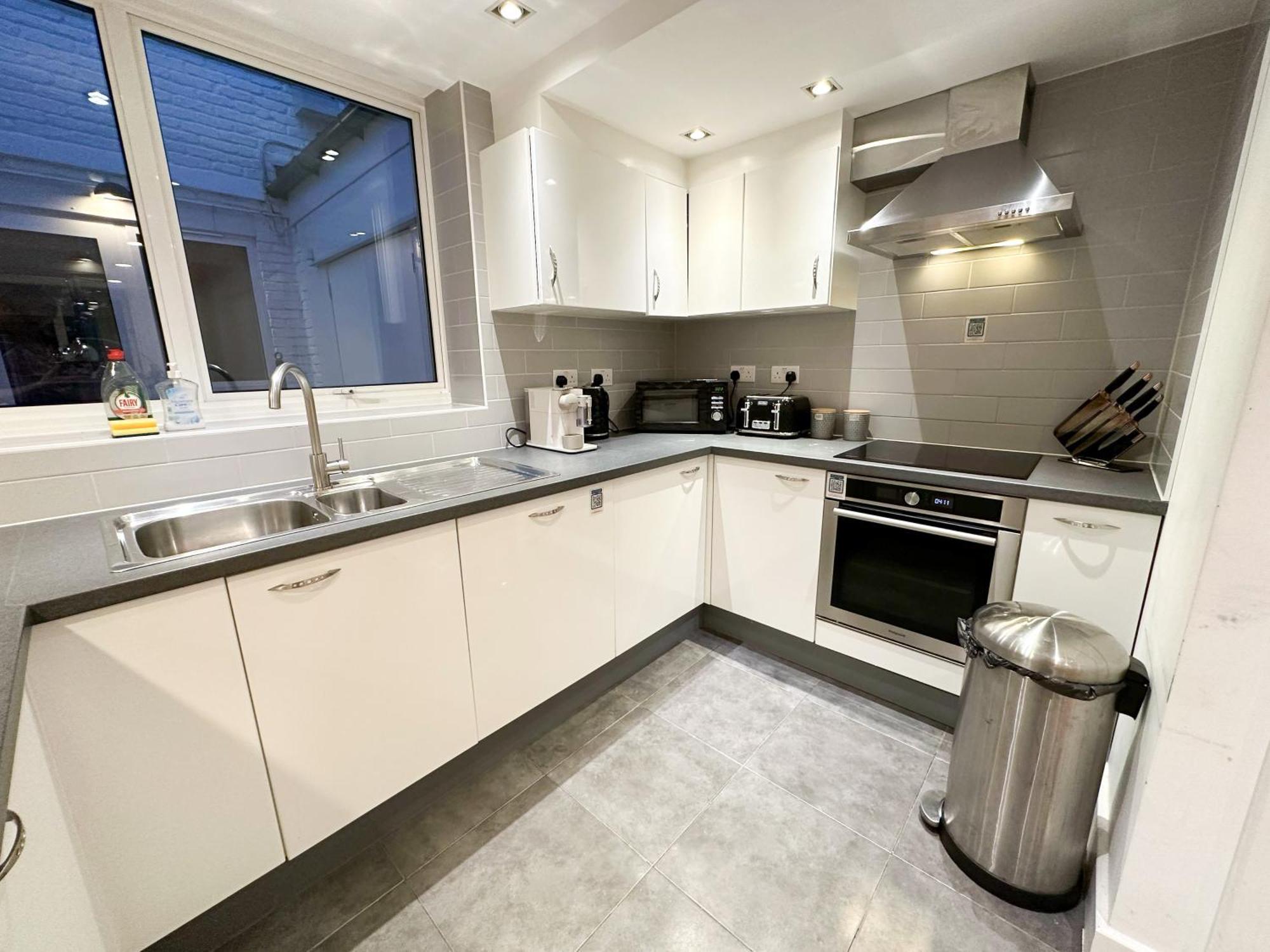 Chic 3 Bedroom Flat With Private Terrace In Holloway Near Finsbury Park Apartment