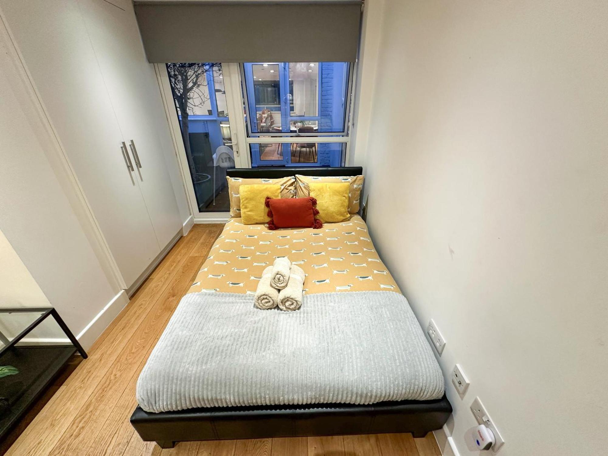 Chic 3 Bedroom Flat With Private Terrace In Holloway Near Finsbury Park Apartment *